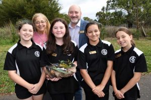 Students learn from Elder