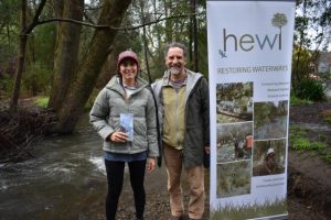 Yarra River runner makes pitstop in Healesville along 280km run raising awareness