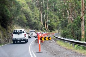 One lane of Warburton Highway reopens tonight
