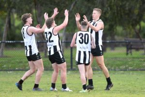 Magpies swoop on top spot in epic battle