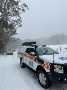 Uphill battle as SES and paramedics tackle traffic in Mt Donna Buang rescue