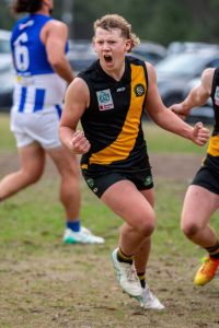 Woori Yallock clinch close win