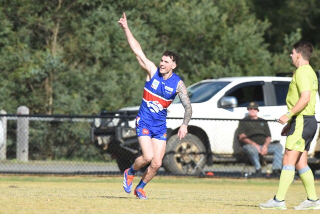 Mullett kicks 100 in top of the table clash