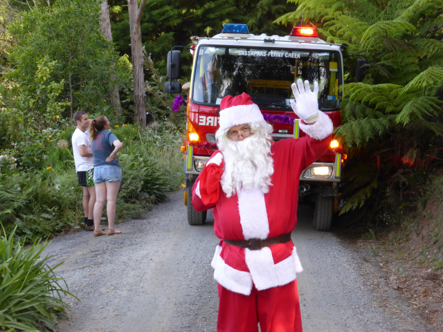 Reefton CFA spreading Christmas cheer with Santa run